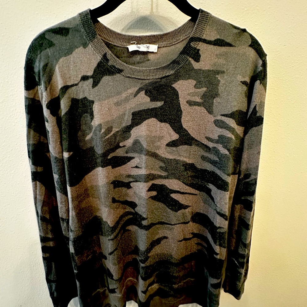 Splendid top, size small camo print super cute with jeans or leggings.